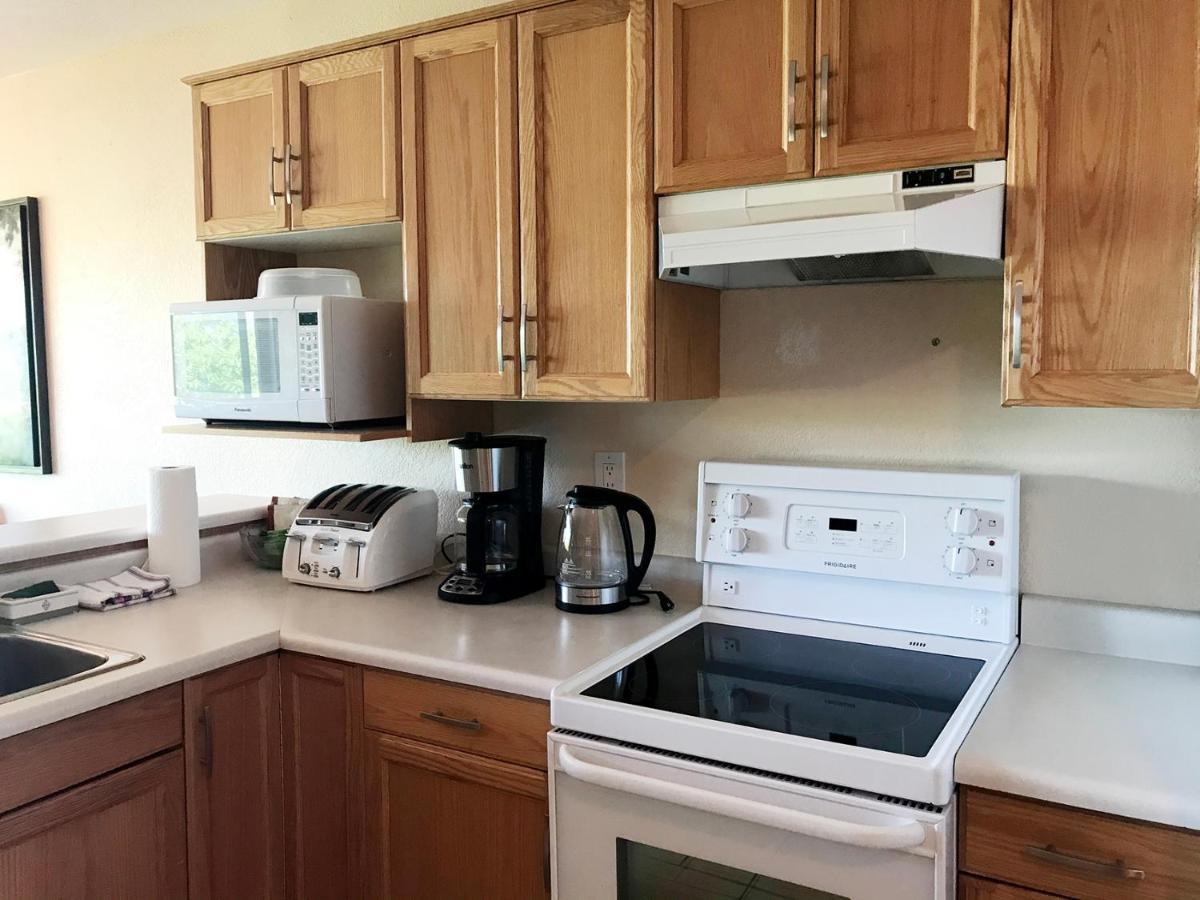 Cozystay Signature Lake Okanagan Resort كيلوانا المظهر الخارجي الصورة