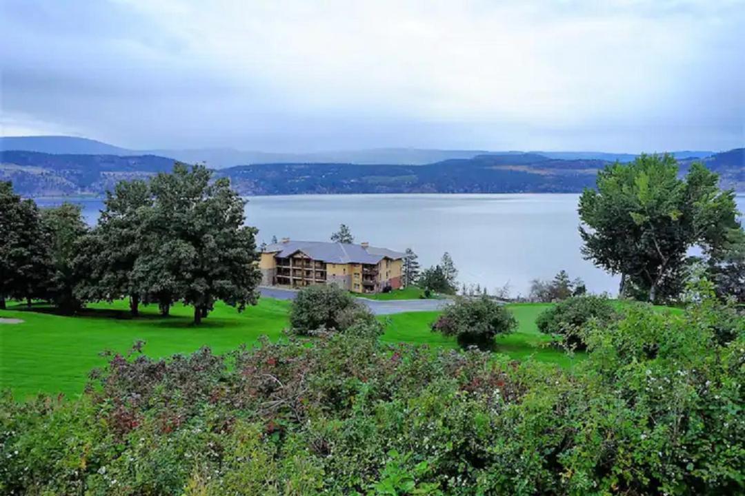 Cozystay Signature Lake Okanagan Resort كيلوانا المظهر الخارجي الصورة