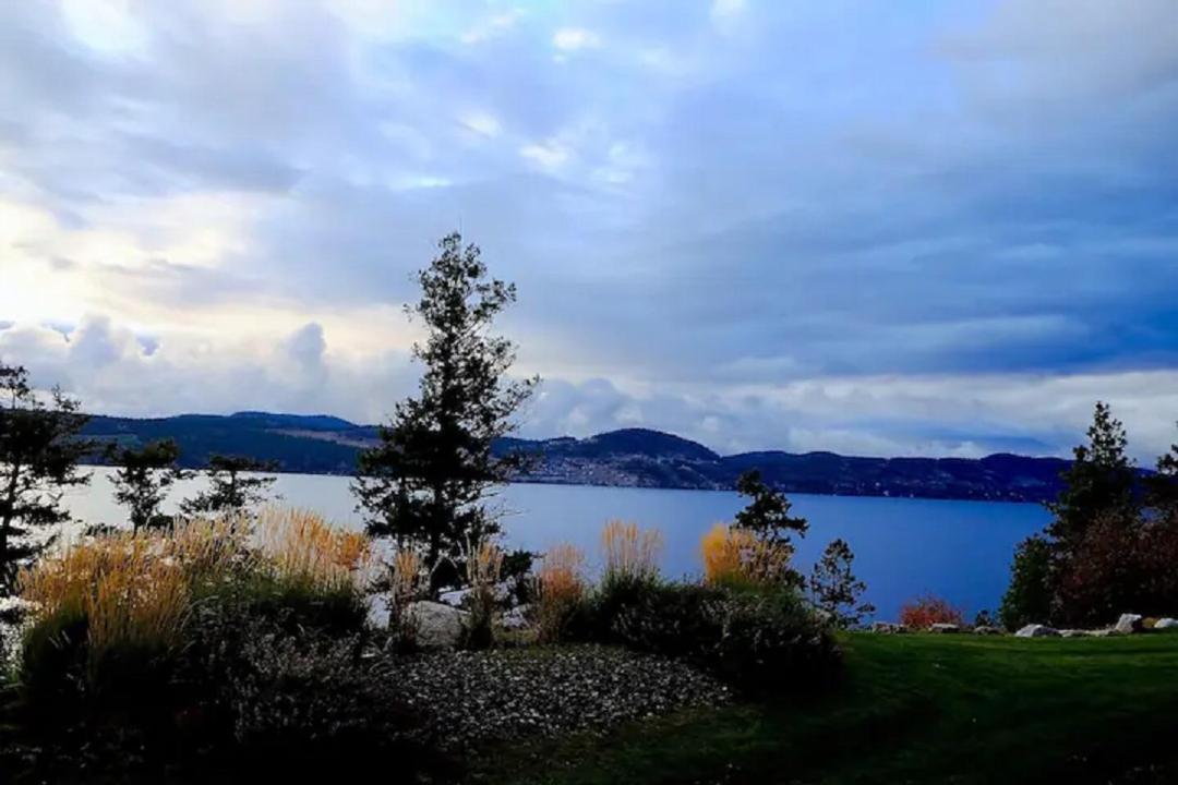 Cozystay Signature Lake Okanagan Resort كيلوانا المظهر الخارجي الصورة