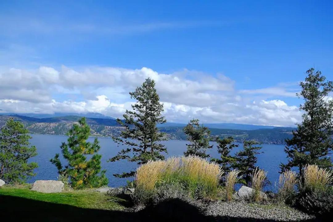 Cozystay Signature Lake Okanagan Resort كيلوانا المظهر الخارجي الصورة
