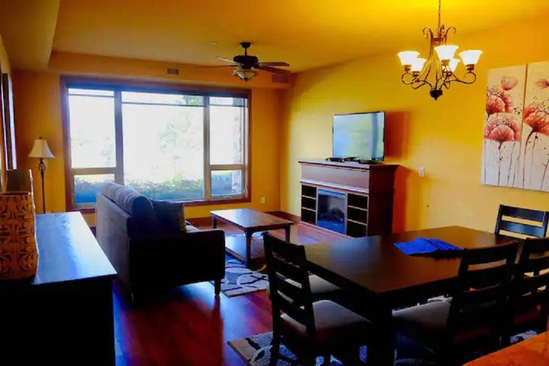Cozystay Signature Lake Okanagan Resort كيلوانا المظهر الخارجي الصورة