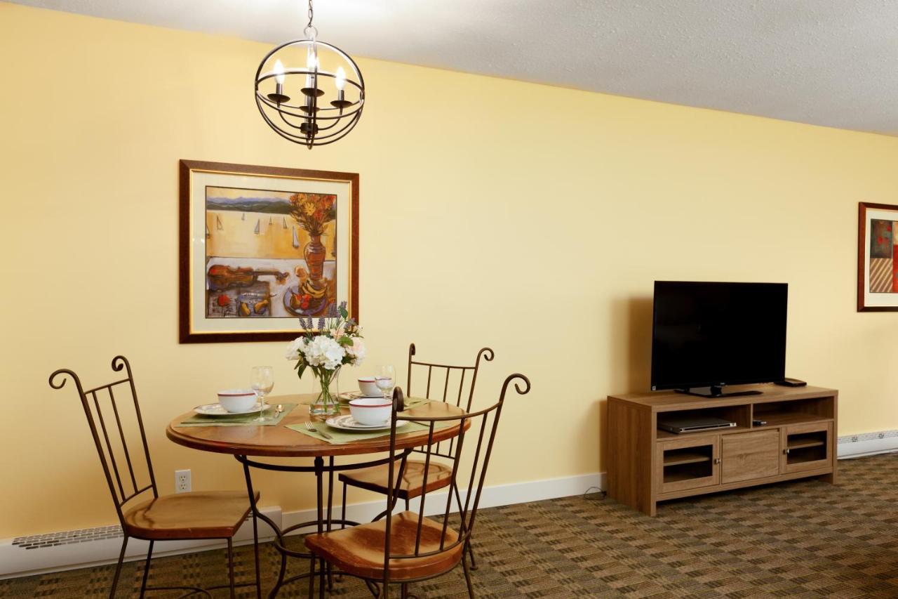 Cozystay Signature Lake Okanagan Resort كيلوانا المظهر الخارجي الصورة