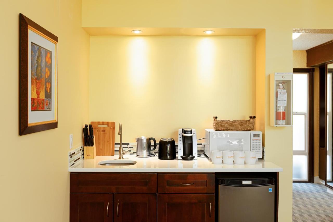 Cozystay Signature Lake Okanagan Resort كيلوانا المظهر الخارجي الصورة